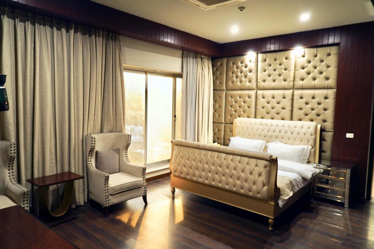 Circle Club Faisalabad酒店 外观 照片