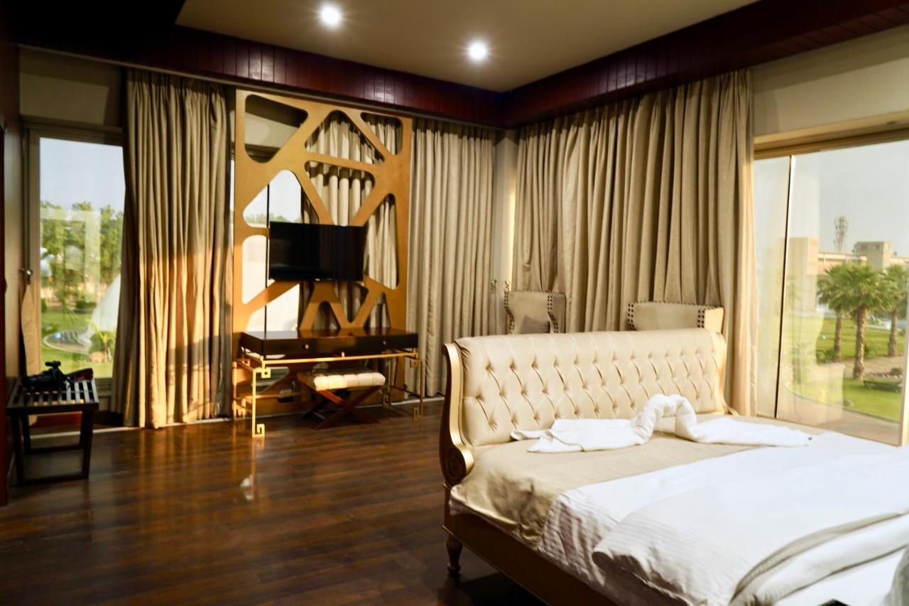 Circle Club Faisalabad酒店 外观 照片