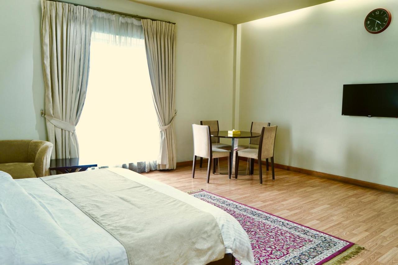 Circle Club Faisalabad酒店 外观 照片