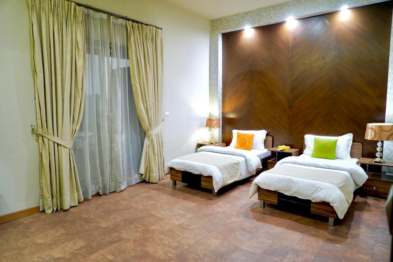 Circle Club Faisalabad酒店 外观 照片
