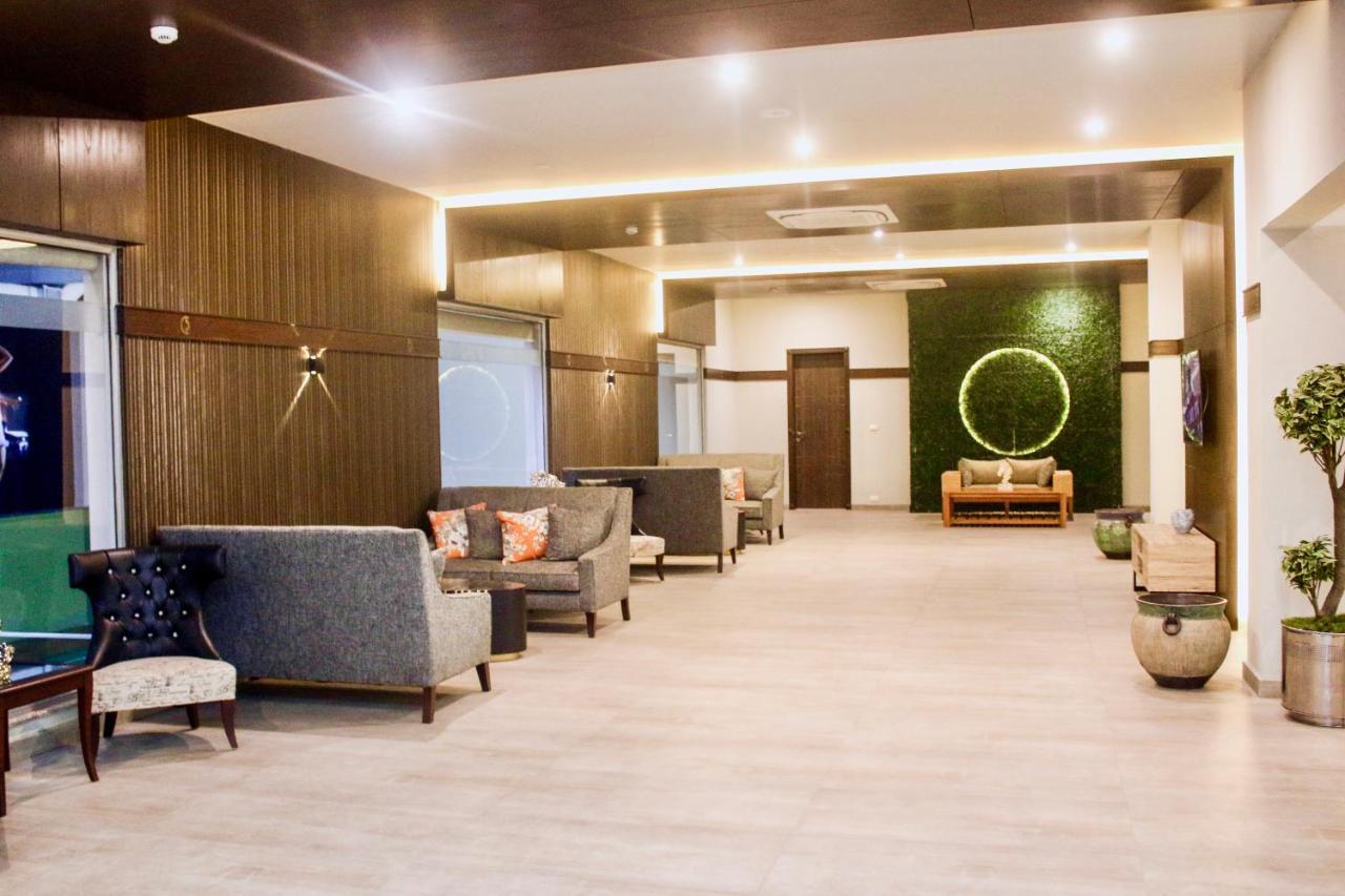 Circle Club Faisalabad酒店 外观 照片
