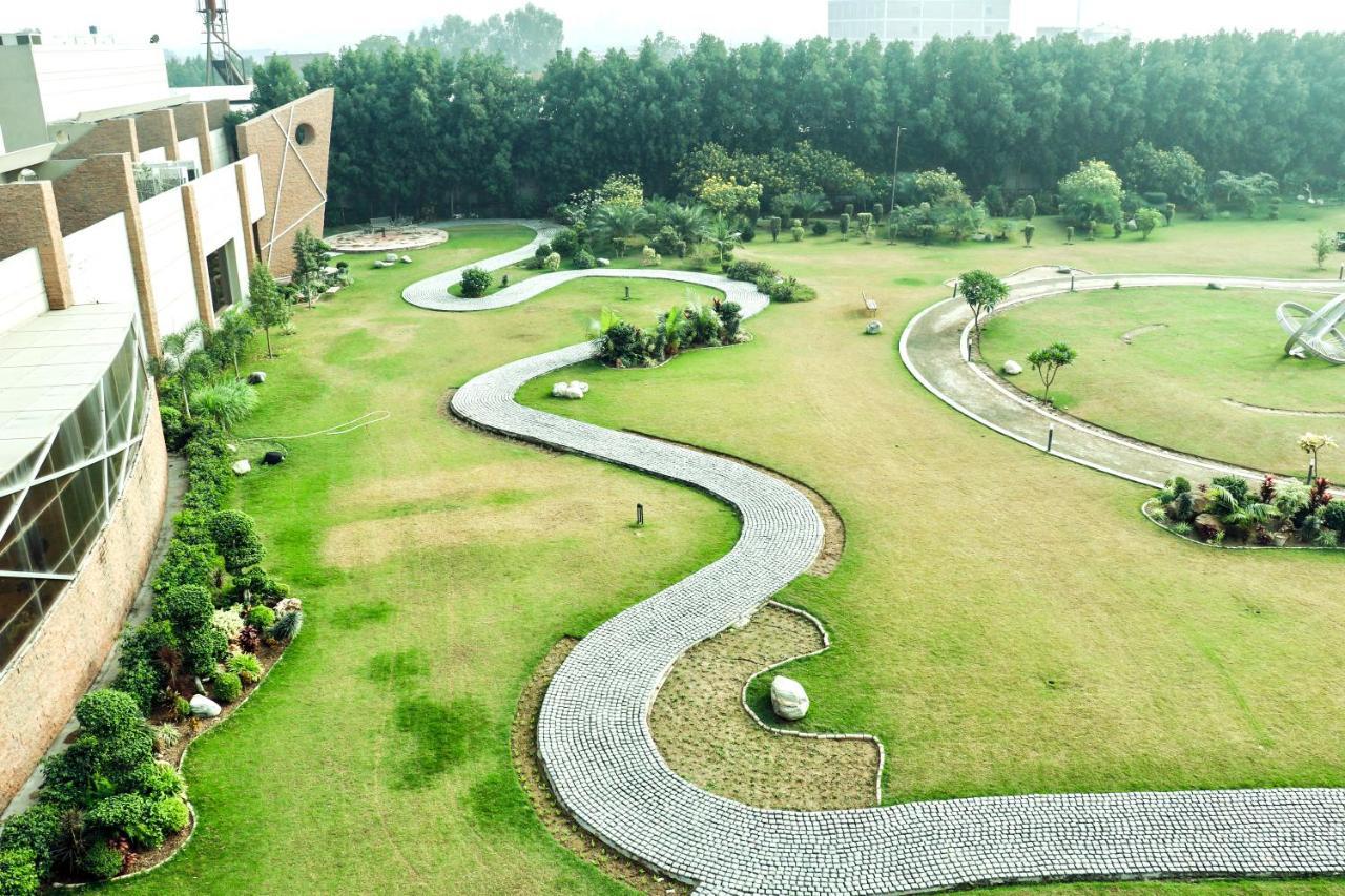Circle Club Faisalabad酒店 外观 照片