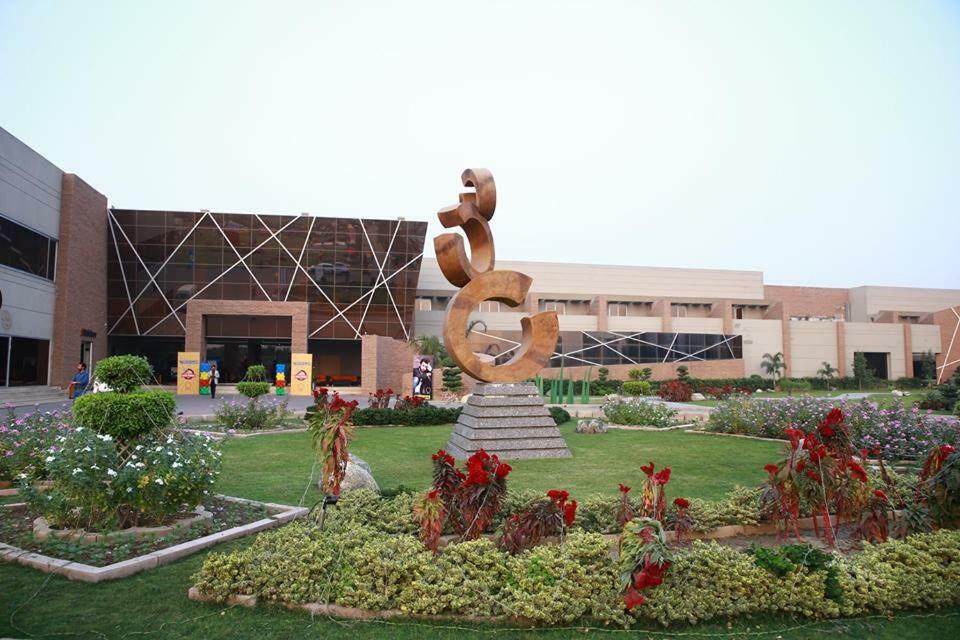 Circle Club Faisalabad酒店 外观 照片